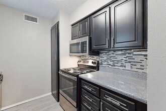 531 Bedford Rd, Unit 112 in Bedford, TX - Building Photo - Building Photo