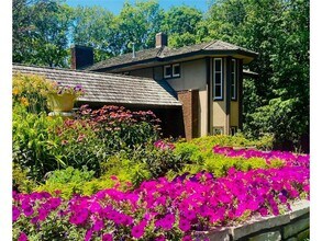 250 Bushaway Rd in Wayzata, MN - Building Photo - Building Photo