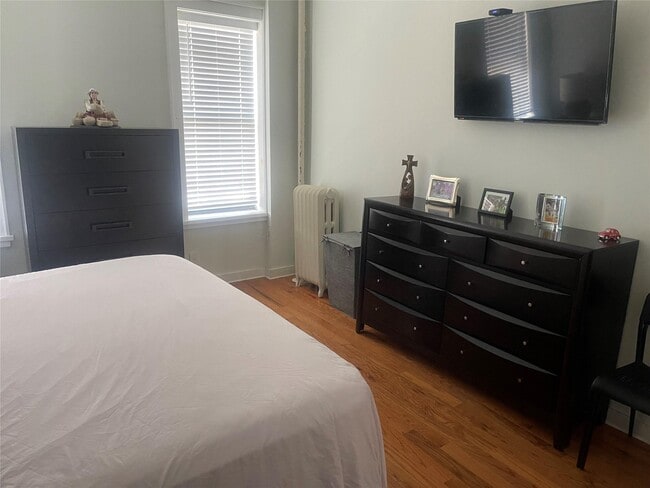property at 97-52-9775 75th St
