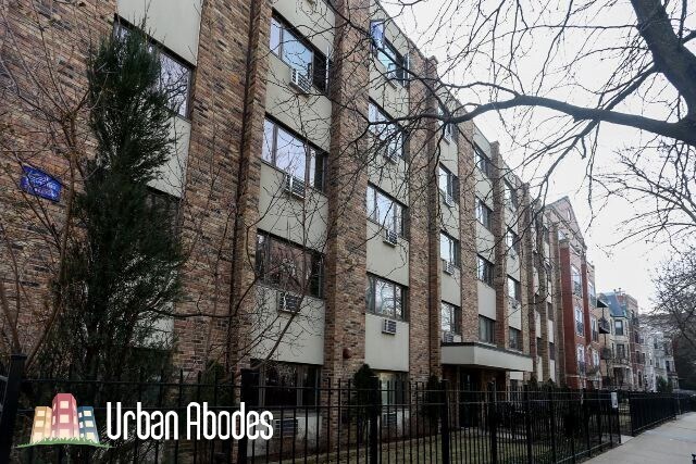637 W Wrightwood Ave, Unit A06C in Chicago, IL - Building Photo