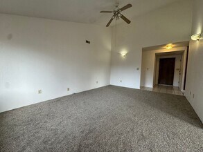 421 Grove St in Sutherlin, OR - Building Photo - Building Photo