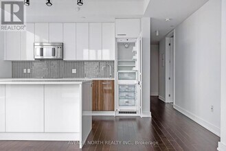111-111 Champagne Ave S in Ottawa, ON - Building Photo - Building Photo