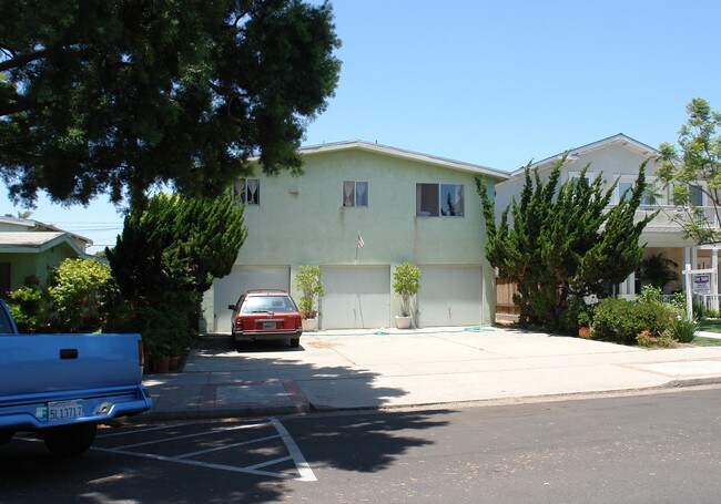 942-958 E Ave in Coronado, CA - Building Photo - Building Photo