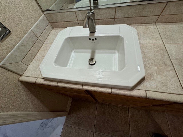 1486 Riverfront Dr in Bullhead City, AZ - Foto de edificio
