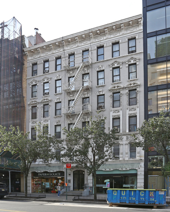 344-346 W 14th St in New York, NY - Building Photo