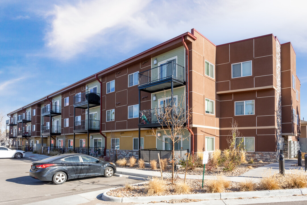 Aspen Grove Apartments in Denver, CO - Building Photo