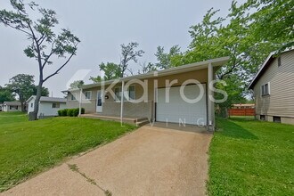 2715 Benne Dr in Florissant, MO - Building Photo - Building Photo