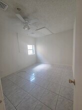 6186 Winrock Rd in Greenacres, FL - Building Photo - Building Photo