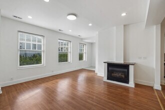 407 N Charles St in Baltimore, MD - Foto de edificio - Building Photo