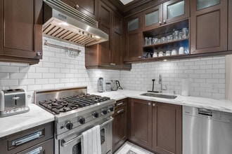 53 Gloucester St, Unit SI ID1403773P in Toronto, ON - Building Photo - Building Photo