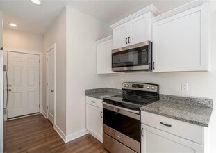 9614 Turnpoint Dr in West Des Moines, IA - Building Photo - Building Photo