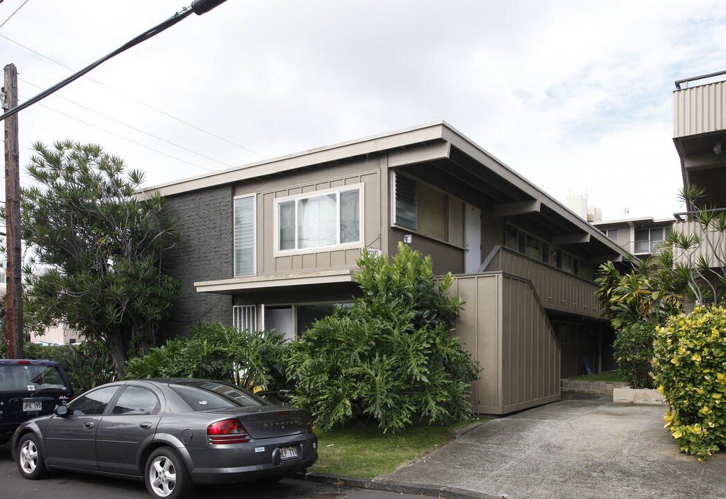 1424 Whitney St in Honolulu, HI - Building Photo