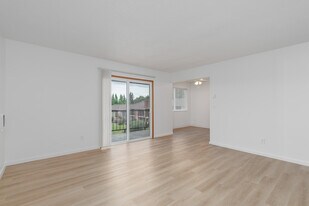 Brighton Hill in Tigard, OR - Building Photo