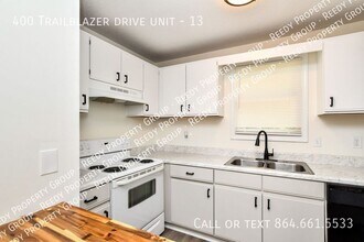 400 Trailblazer Dr in Travelers Rest, SC - Building Photo - Building Photo