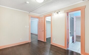 8925 NE Sandy Blvd in Portland, OR - Building Photo - Building Photo