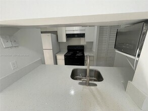 9700 Hammocks Blvd in Miami, FL - Building Photo - Building Photo