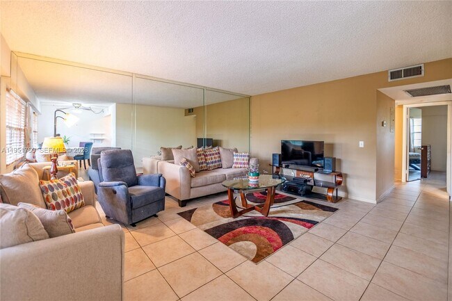 13475 SW 9th St in Pembroke Pines, FL - Building Photo - Building Photo