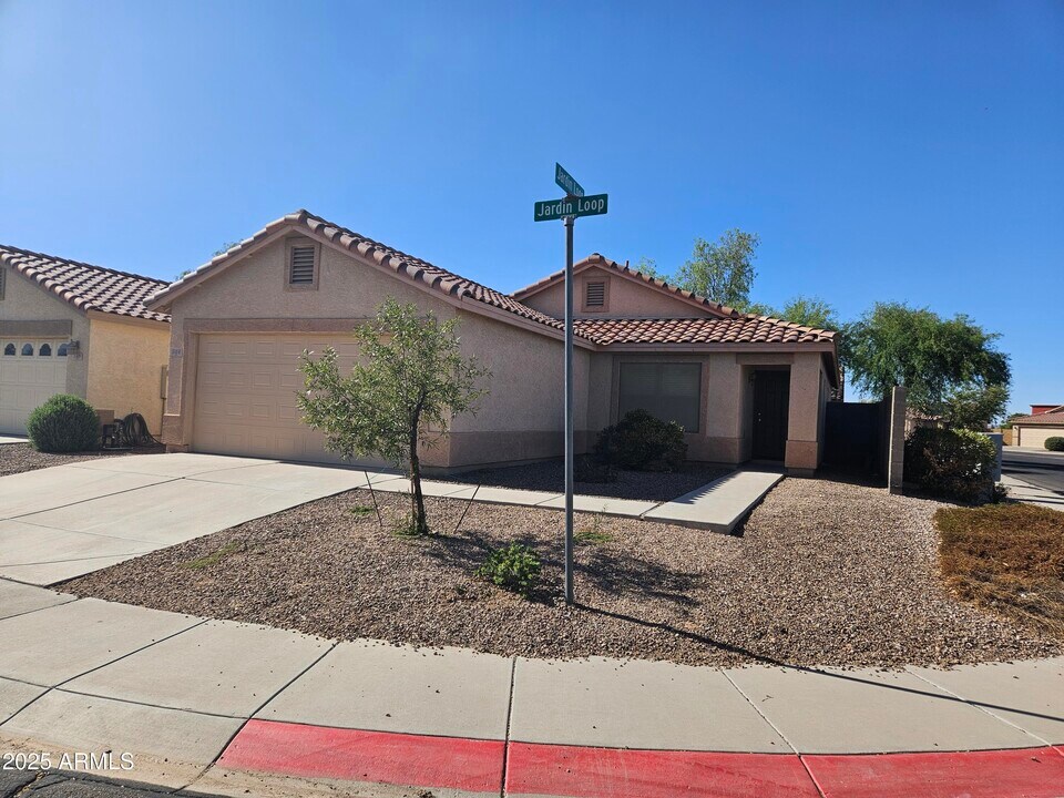 544 W Jardin Loop in Casa Grande, AZ - Building Photo