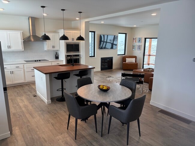 18 Pine Dr, Unit Upper House in Granby, CO - Building Photo - Building Photo