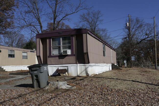 2606 Old Easley Bridge Rd in Greenville, SC - Foto de edificio - Building Photo