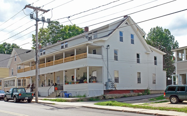 54 Emery St in Sanford, ME - Foto de edificio - Building Photo
