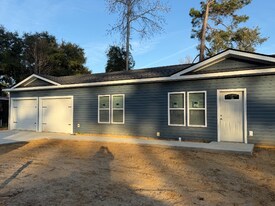 204 Hutchinson Ln in Moncks Corner, SC - Building Photo