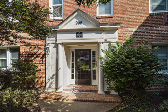 BEARINGS SOUTH CONDOMINIUM in Alexandria, VA - Building Photo - Building Photo