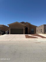 3873 Loma Dante in El Paso, TX - Building Photo