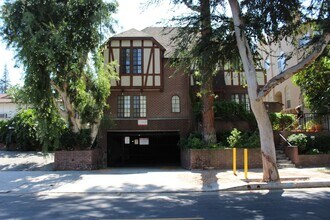 14228 Dickens St in Sherman Oaks, CA - Foto de edificio - Interior Photo