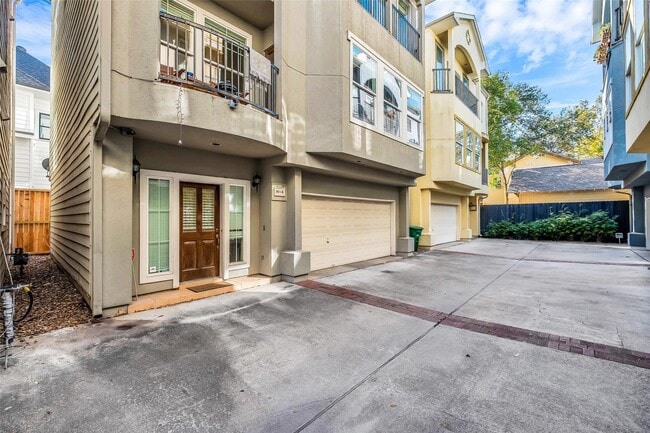 3011 Houston Ave in Houston, TX - Foto de edificio - Building Photo