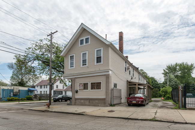 6128 Lausche Ave in Cleveland, OH - Building Photo - Building Photo