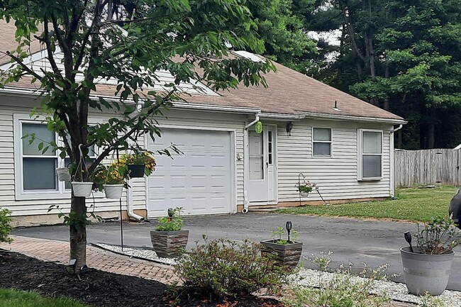 property at 7 Wyndmoor Dr