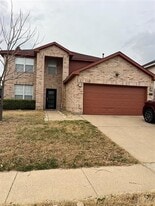 7504 Marsland Ln in Arlington, TX - Building Photo