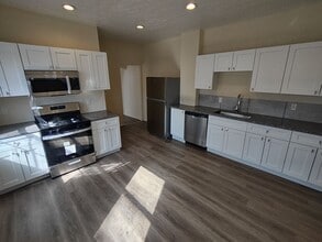 1459 Ridgewood Ave in Lakewood, OH - Building Photo - Building Photo