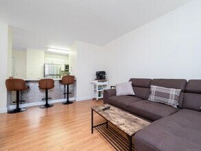 300 Broad St in Stamford, CT - Building Photo - Building Photo