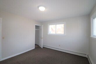 380 Holcomb St in Hartford, CT - Building Photo - Building Photo