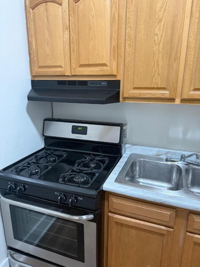 932 E Market St in Indianapolis, IN - Building Photo - Building Photo