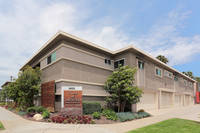 Villas at Lakewood in Lakewood, CA - Building Photo - Building Photo