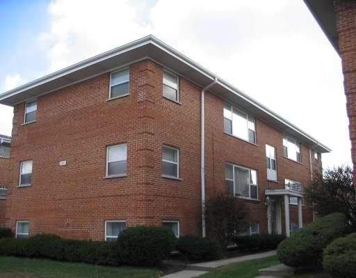 9457 Maple St in Rosemont, IL - Foto de edificio