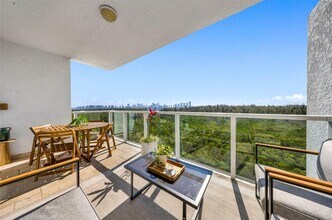 14951 Royal Oaks Ln in North Miami, FL - Building Photo - Building Photo