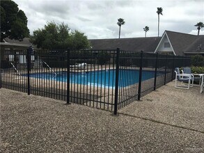 700 Fern Ave, Unit 4 in McAllen, TX - Building Photo - Building Photo