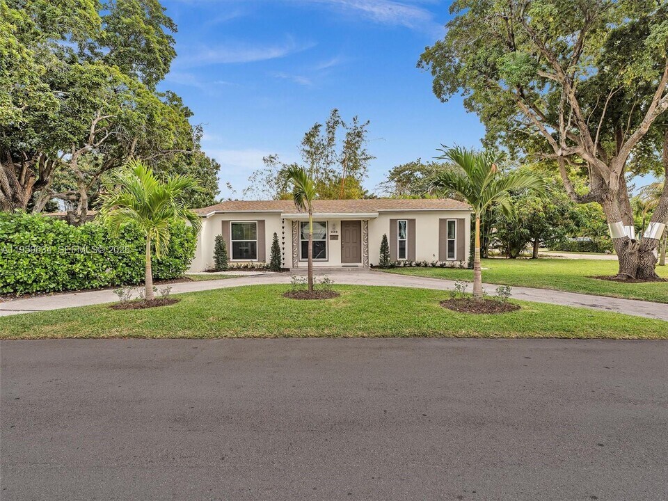 1459 Rodman St in Hollywood, FL - Building Photo