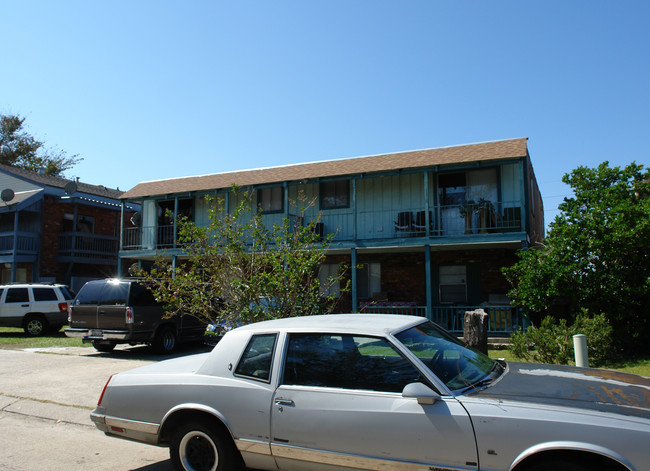 3617 Martinique Ave in Kenner, LA - Foto de edificio - Building Photo