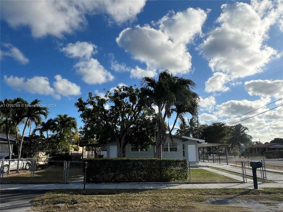 8030 SW 9th Terrace in Miami, FL - Building Photo