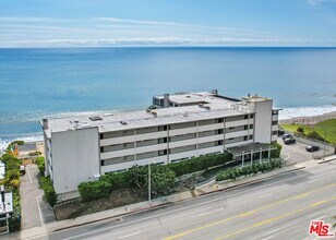 22548 CA-1 in Malibu, CA - Foto de edificio - Building Photo