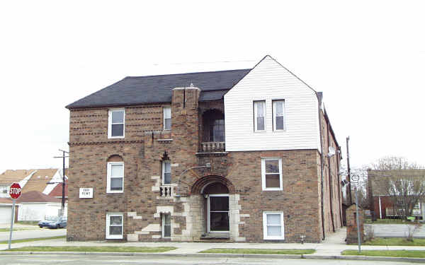 7542 Manor St in Dearborn, MI - Foto de edificio