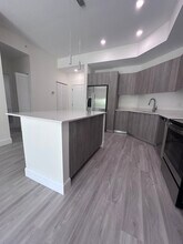 10315 NW 129th St, Unit 708 in Hialeah, FL - Foto de edificio - Building Photo