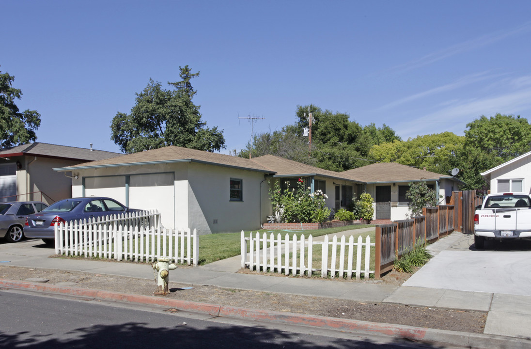 1878 Woodside Rd in Redwood City, CA - Building Photo