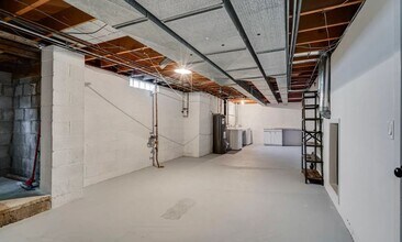 83 Crystal View Cir in Burnsville, MN - Building Photo - Building Photo