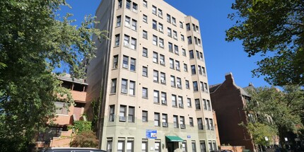 560 W Arlington Pl, Unit 105 in Chicago, IL - Foto de edificio - Building Photo